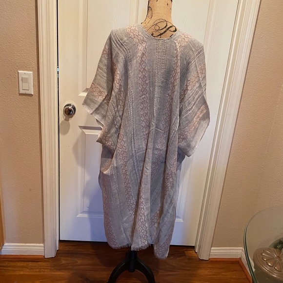 Light weight kimono, 100% polyester. - Picture 4 of 9